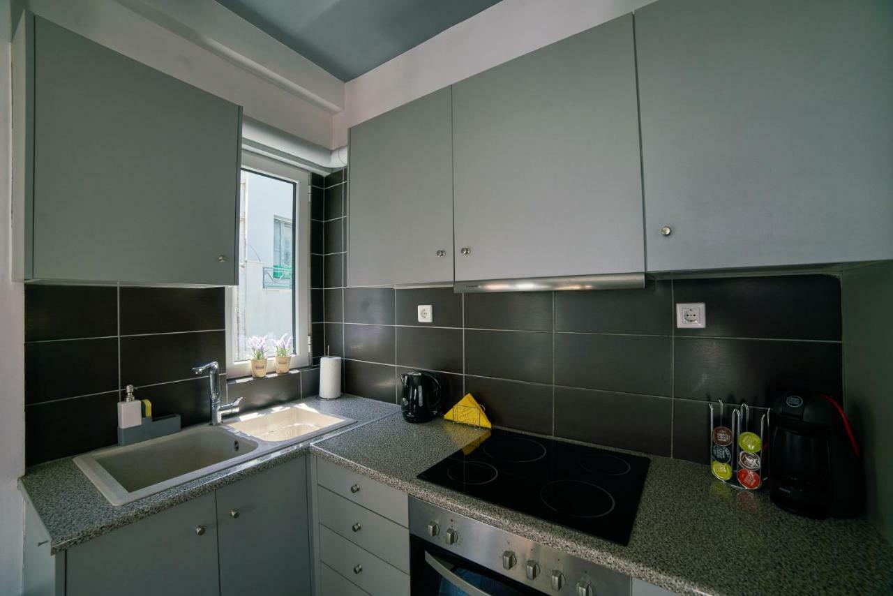 V&V Central & Elegant Apartment Athens Exterior photo